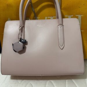 PALID PINK  LEATHER HANDBAG NEW EXCELLENT CONDITION NO TAGS NEVER WORN